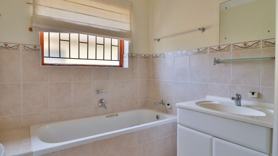 3 Bedroom Property for Sale in Sandbaai Western Cape